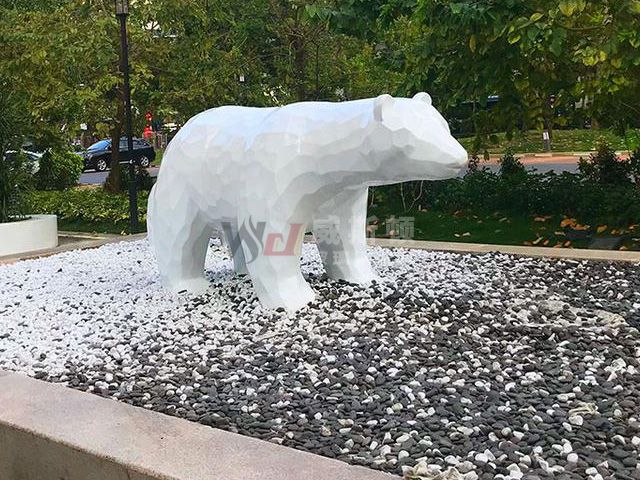 抽象玻璃钢大白狗熊动物雕塑